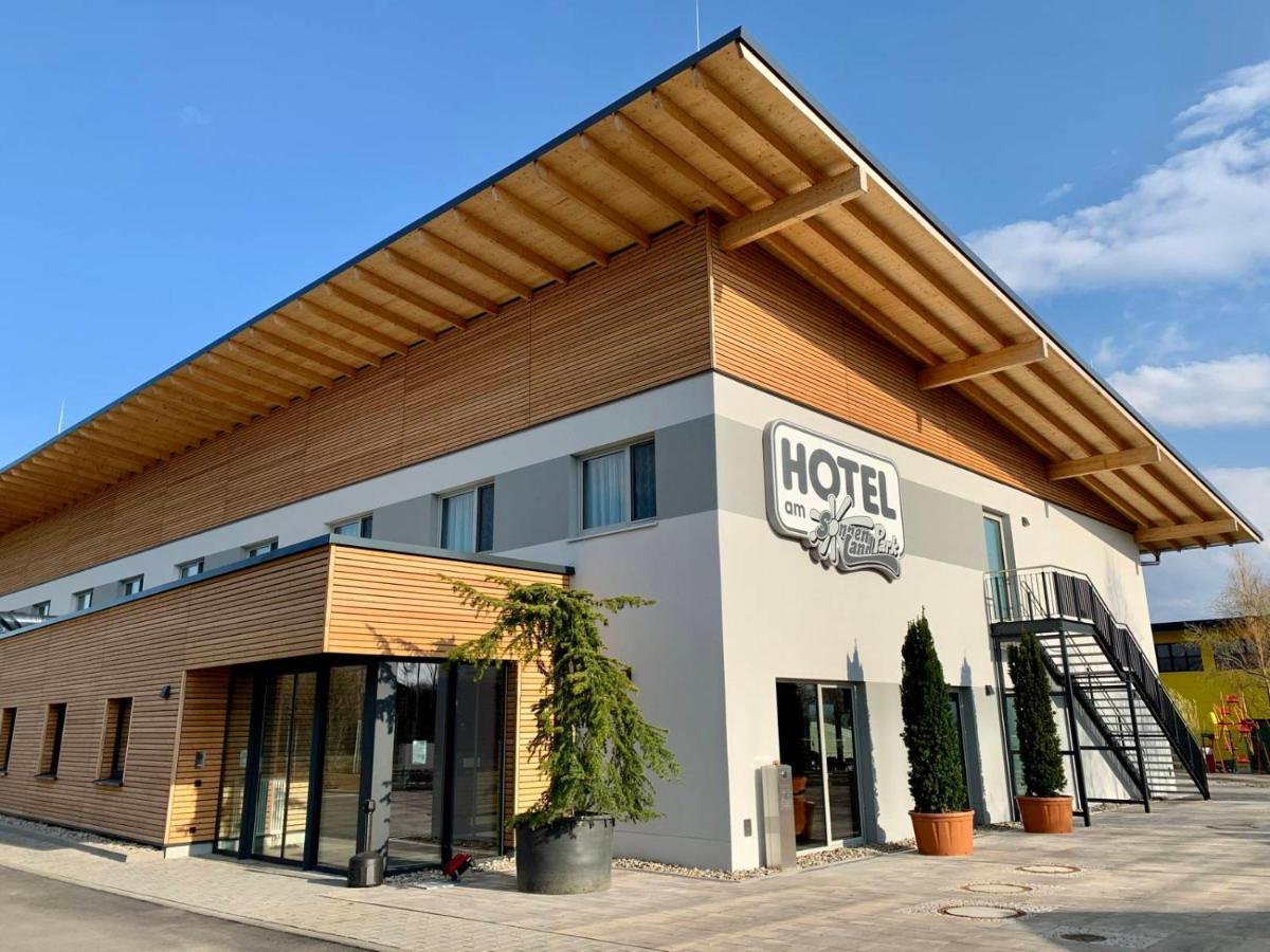 Hotel Am Sonnenlandpark Lichtenau  Bagian luar foto
